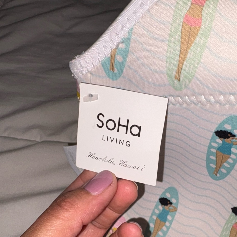 SOHA Living, made in Hawaii, beach cooler bag with zipper,new with tags, $14 OBO - Picture 4 of 8